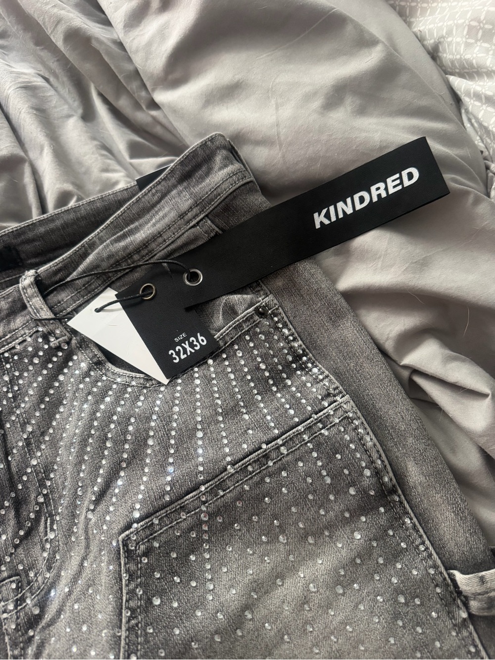 KINDRED Men’s Gray Studded Bootcut Jeans